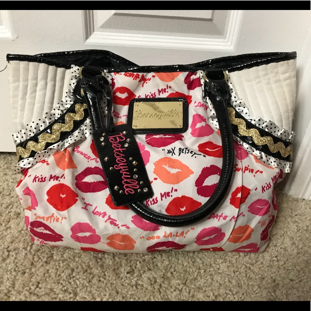 XOXO Betsey Johnson 💋💕❤️😍💋💗😘🧡